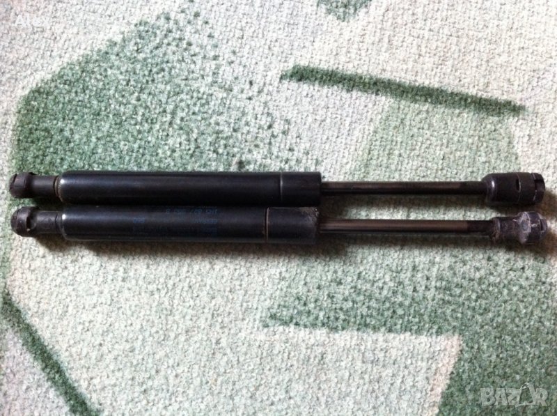 Амортисьор за багажника на Фолксваген Венто, снимка 1