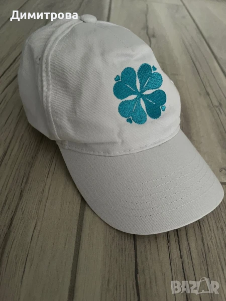 Бяла шапка с козирка, снимка 1