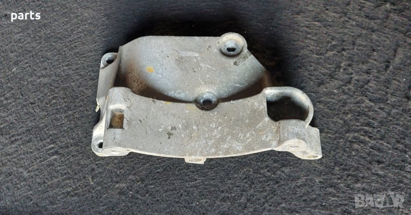 Стойка Генератор Голф 3 - Пасат - Ауди - Сеат - Шкода - 028903143Q N, снимка 1