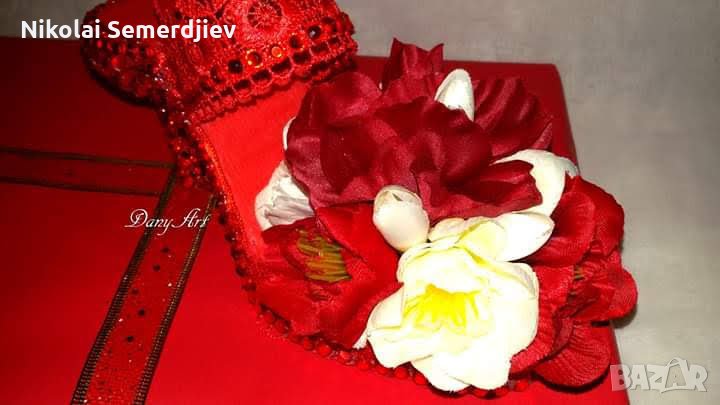 Шоколадова бонбониера с цветна декоративна обувка, снимка 1