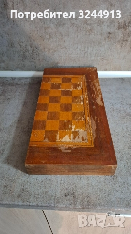 Стара дървена табла за игра 