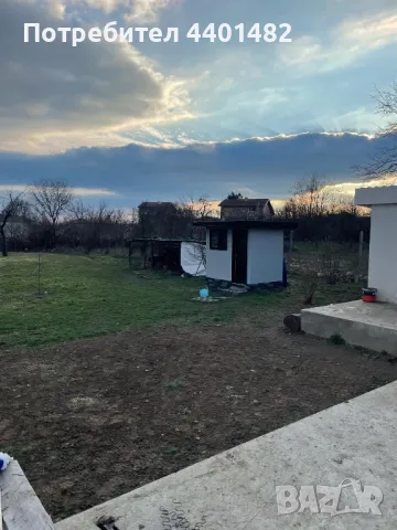 Две дворни места едното с план за къща.