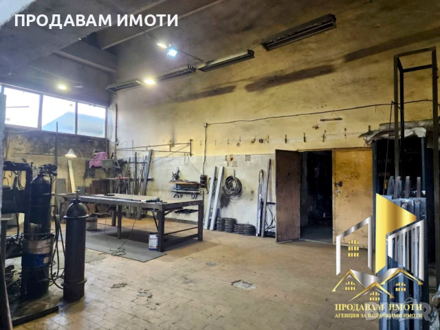 Продавам пром. помещение с 886 кв. м + 6174кв.м. двор, снимка 15 - Производствени сгради - 51191343