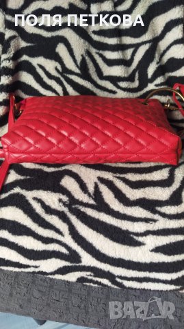 Червена чантичка, снимка 4 - Чанти - 43014547