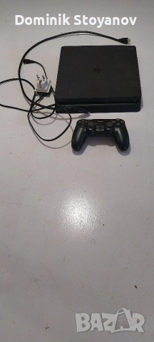 плейстейшан 4 с джойстик и всички кабели,работи си перфектно , снимка 2 - PlayStation конзоли - 53595600