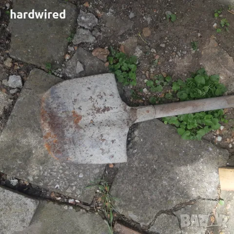 Стара лопата с дръжка