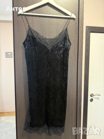 Къса черна рокля 