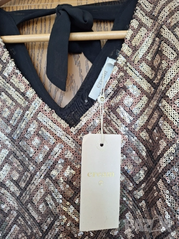 Нов топ с пайети 