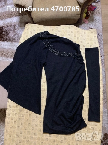 Рокля с един ръкав и отделен допълнителен.