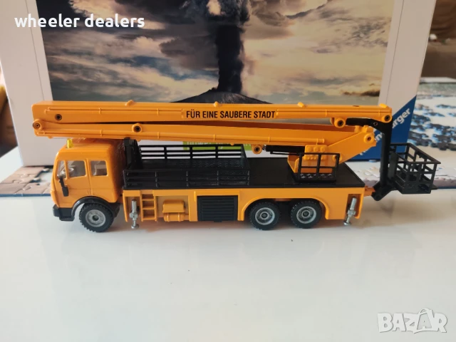 Метална количка SIKU Камион Вишка Mercedes LKW, снимка 2 - Колекции - 50835909