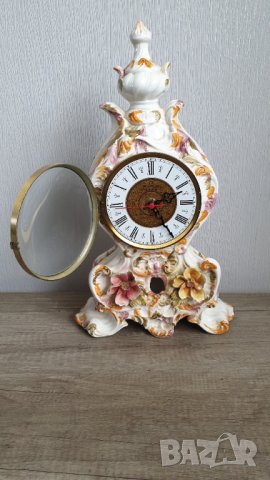 Голям порцеланов кварцов часовник