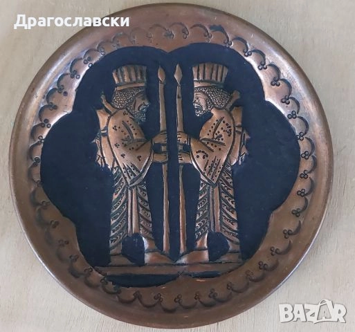 Разни: Пано 30 см мед метал кръг релеф, картина и чиния, интарзия, котарак с чизми, снимка 10 - Пана - 43240239