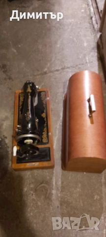 продавам стара  руска шевна машина с кутия 