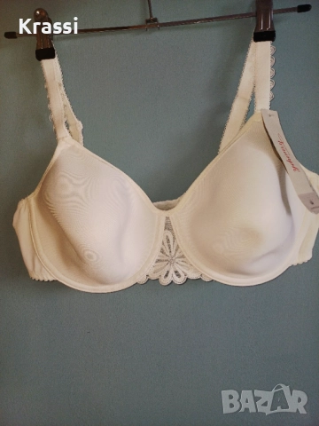 Бял сутиен Triumph  95 B нов, снимка 2 - Бельо - 52771243