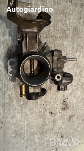 Дроселова Клапа за Toyota Yaris - 22210-03010 / 89452-0D010, снимка 2 - Части - 52841062
