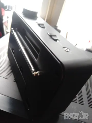 PHILIPS  ново портативно радио, снимка 4 - Радиокасетофони, транзистори - 50165775