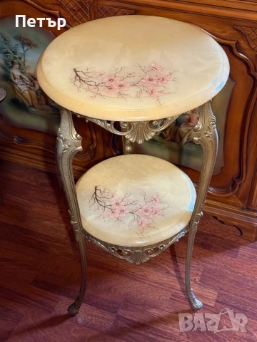 Старинна масичка на две нива от месинг и оникс. , снимка 5 - Антикварни и старинни предмети - 51768506