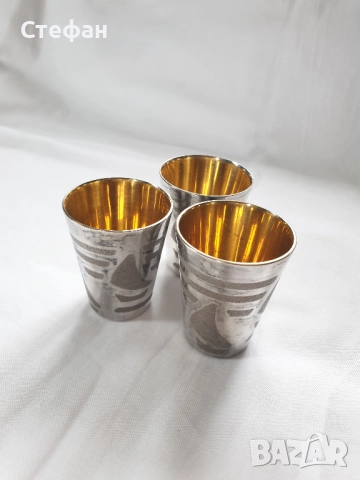 Посребрени чашки с позлата 