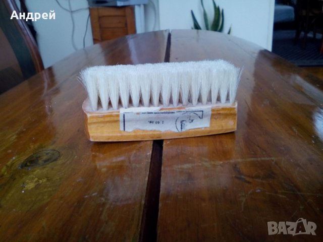 Стара четка за дрехи