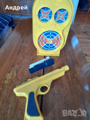 Стар електронен детски пистолет с мишена Norma, снимка 2 - Други ценни предмети - 43989435