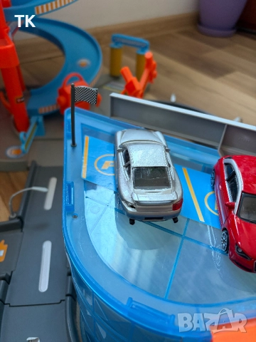 Продавам BBurago Mega Dealer Showroom Комплект за паркиране, снимка 4 - Коли, камиони, мотори, писти - 52921580