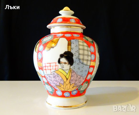 Японска порцеланова ваза Сацума,злато,урна. 