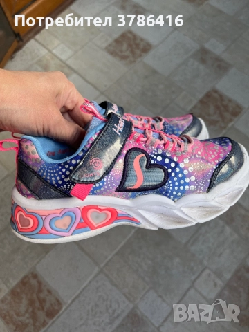 Детски маратонки Skechers heart lights , снимка 2 - Детски маратонки - 52019562