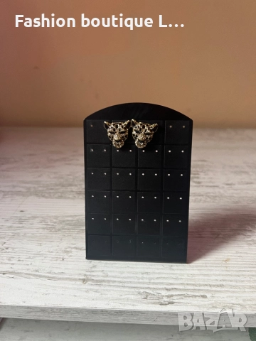 Стойка за закачане на обици в черен цвят 🖤