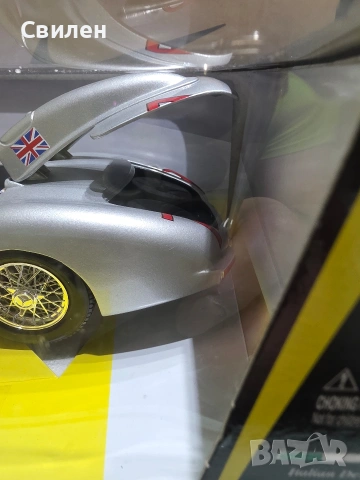 Модел на Mercedes SLR мащаб 1:18, снимка 4 - Колекции - 53128926