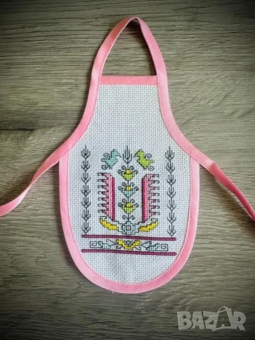 ръчно бродирана престилка за бутилки с народен мотив , снимка 2 - Декорация за дома - 50979260