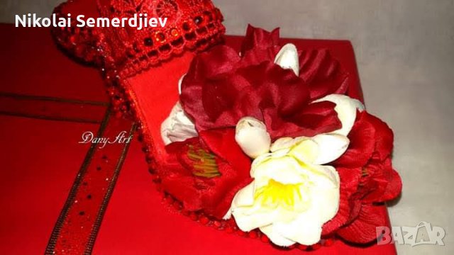 Шоколадова бонбониера с цветна декоративна обувка