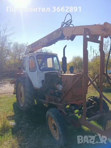 Трактор ЮМЗ с щипка за дърва