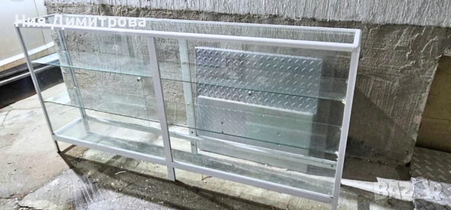 Алуминиева стъклена витрина, снимка 3 - Витрини - 53533024