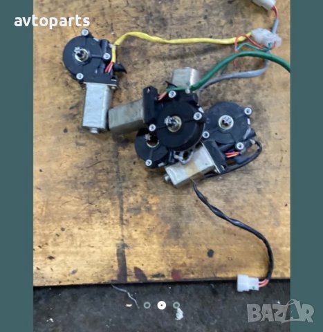 Mazda 626 2000година машинки ел стъкла задни врати, снимка 2 - Части - 40383522