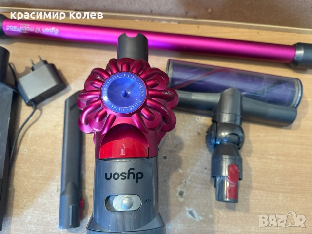 акумулаторна прахосмукачка "DYSON V7"/пълен комплект/, снимка 4 - Прахосмукачки - 52915028