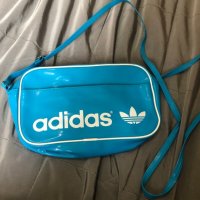 Adidas Дамска оригинална чанта, снимка 1 - Чанти - 28825293