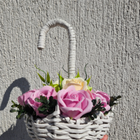 Ръчно плетени кашпи , аранжирани със сапунени рози, снимка 3 - Декорация за дома - 44910875