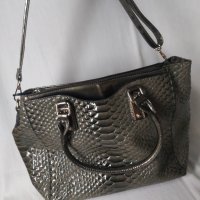 Страхотна Дамска чанта имитираща Змийска кожа, снимка 15 - Чанти - 40121642