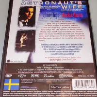 DVD Жената на астронавта, снимка 3 - DVD филми - 36448966