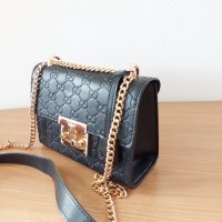Gucci дамска чанта ппез рамо код 245, снимка 2 - Чанти - 40695448
