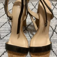 Елегантни секси черни сандали с коркова подметка , снимка 1 - Дамски елегантни обувки - 32741428