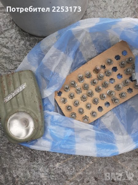 Стар бг.фенер и крушки 2,5волта, снимка 1