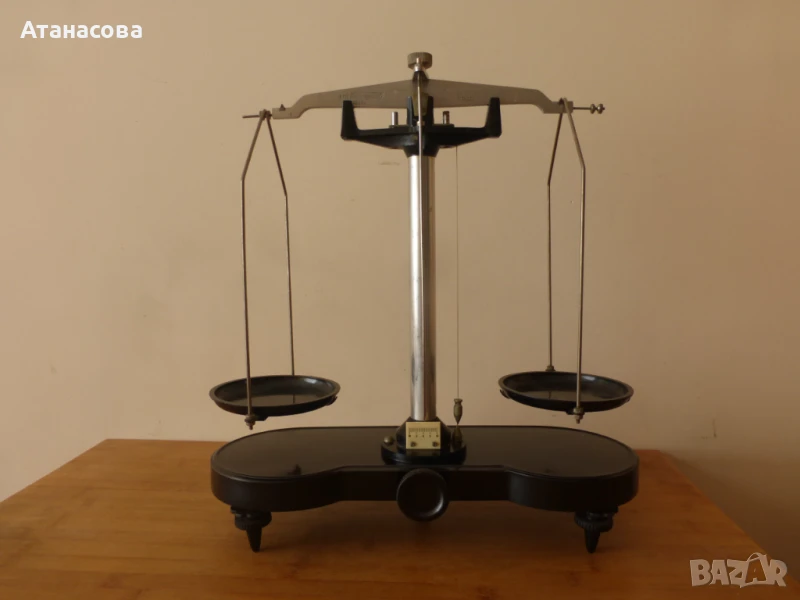 Лабораторна аналитична везна 1965 г, снимка 1