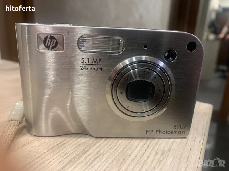 Продава се фотоапарат HP R707с зарядно , снимка 1