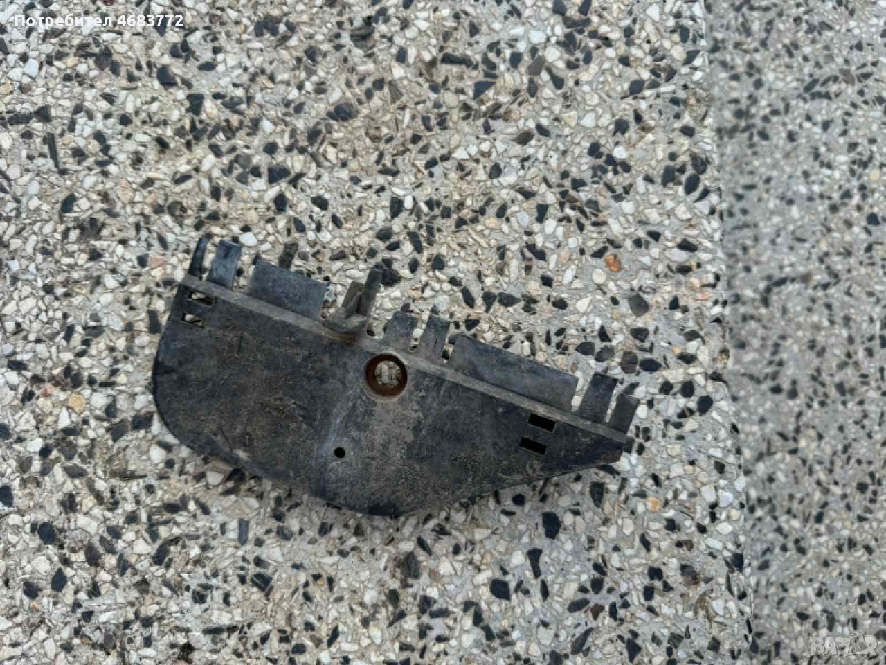 Пластмаса на десен калник на Ауди Audi A8 D4 H4 само за 20лв., снимка 1