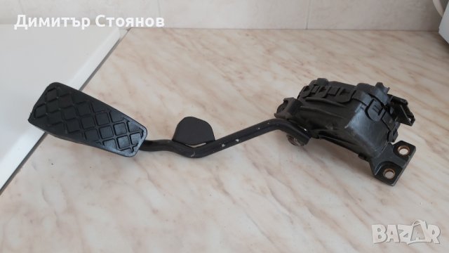 Продавам педал за газ на VW Passat B5.5, снимка 2 - Части - 37195808