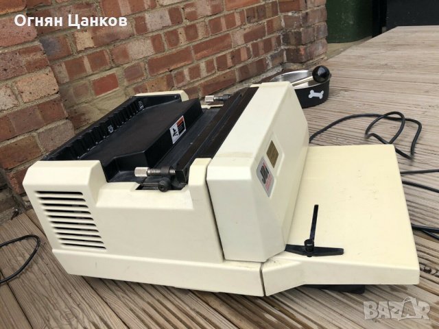 Професионална подвързваща машина за метални спирали James Burn JBI PB3000, снимка 4 - Други машини и части - 26674274