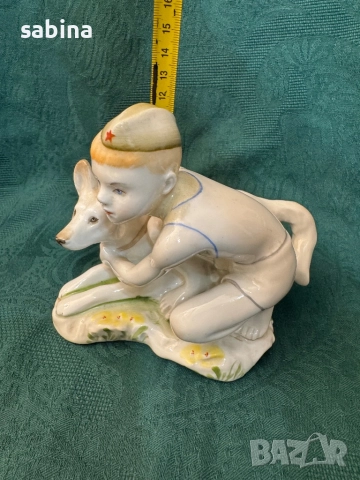 Статуетка „Млад граничар с куче“. ЛФЗ „Ломоносов“, СССР, 1950-1960 г., снимка 4 - Антикварни и старинни предмети - 52975563