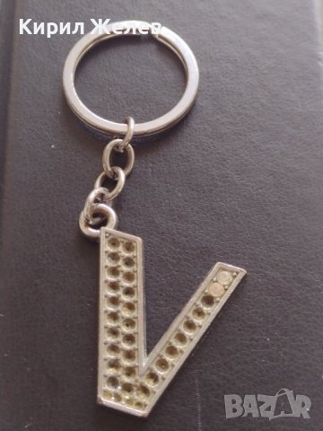 Метален ключодържател буква V много красив стилен дизайн 18043