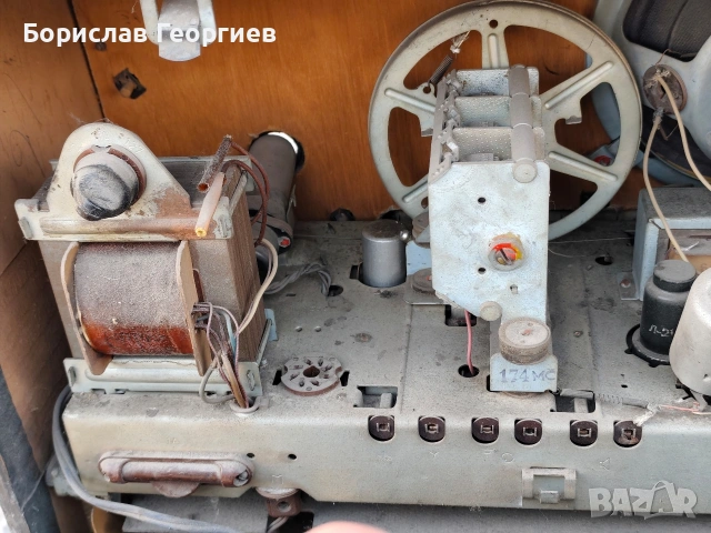 Лампов Радиограмофон Радиола Даугава клас 2 1958 г, снимка 13 - Антикварни и старинни предмети - 53531466